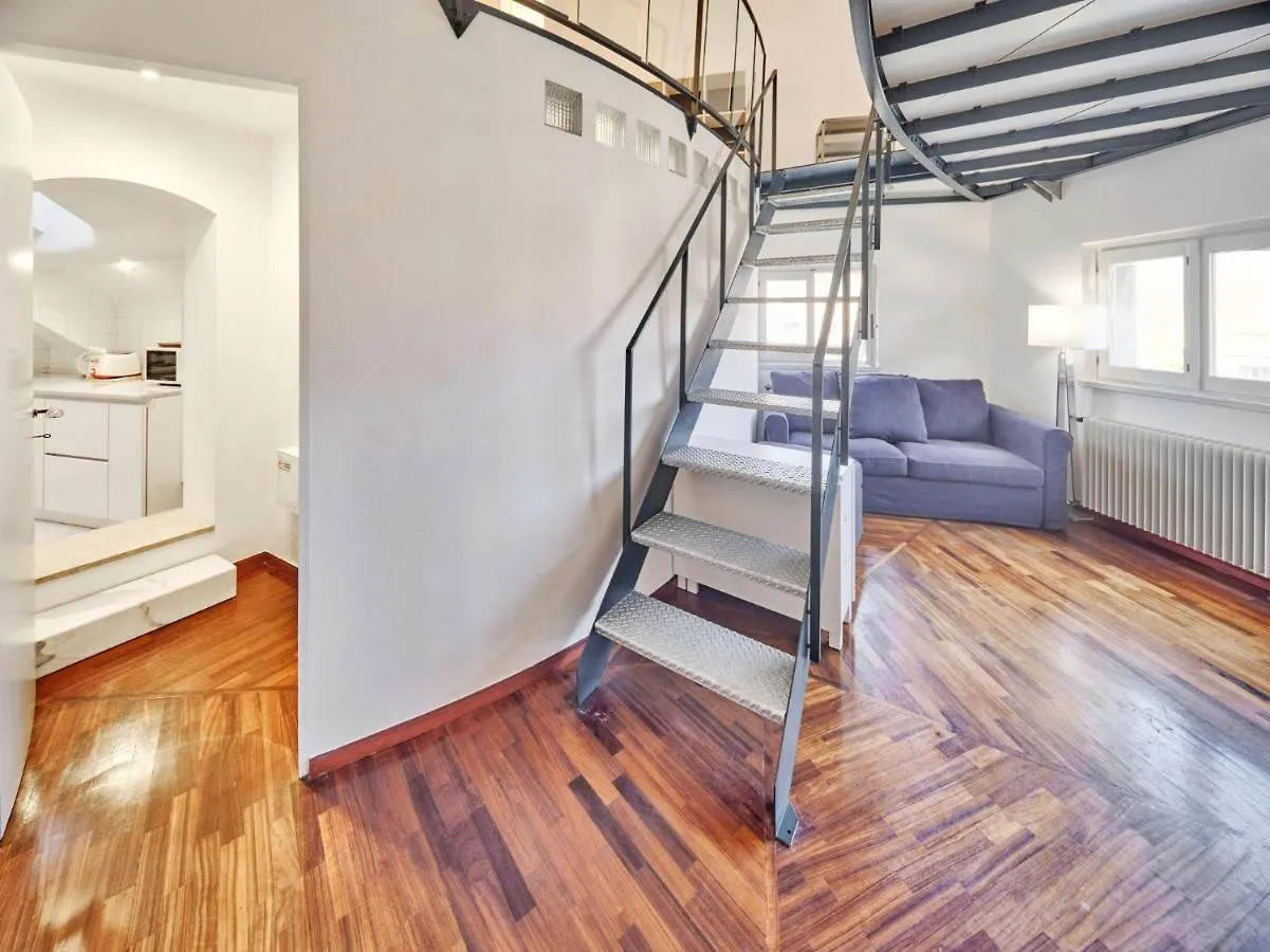 Splendid Apartment In The Historic Center Milaan