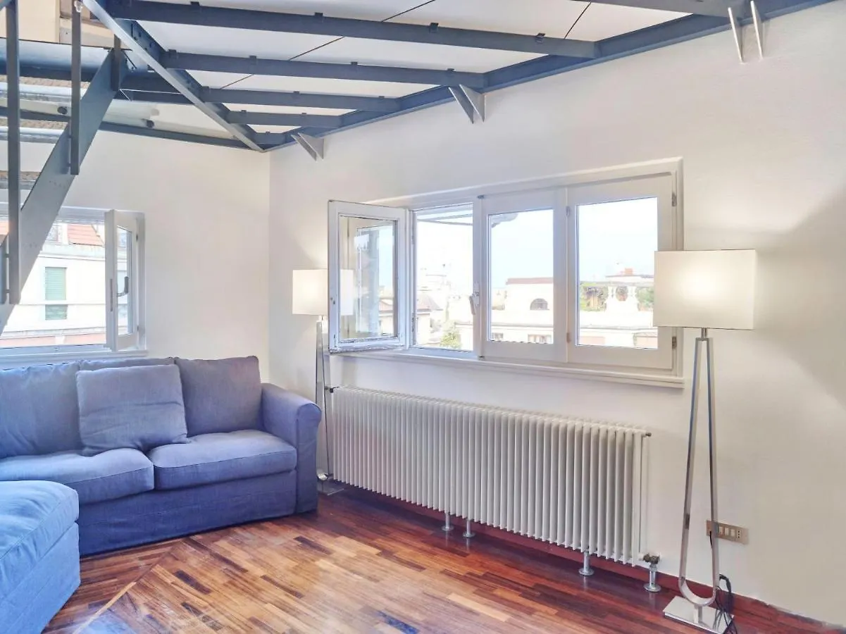Splendid Apartment In The Historic Center Milaan