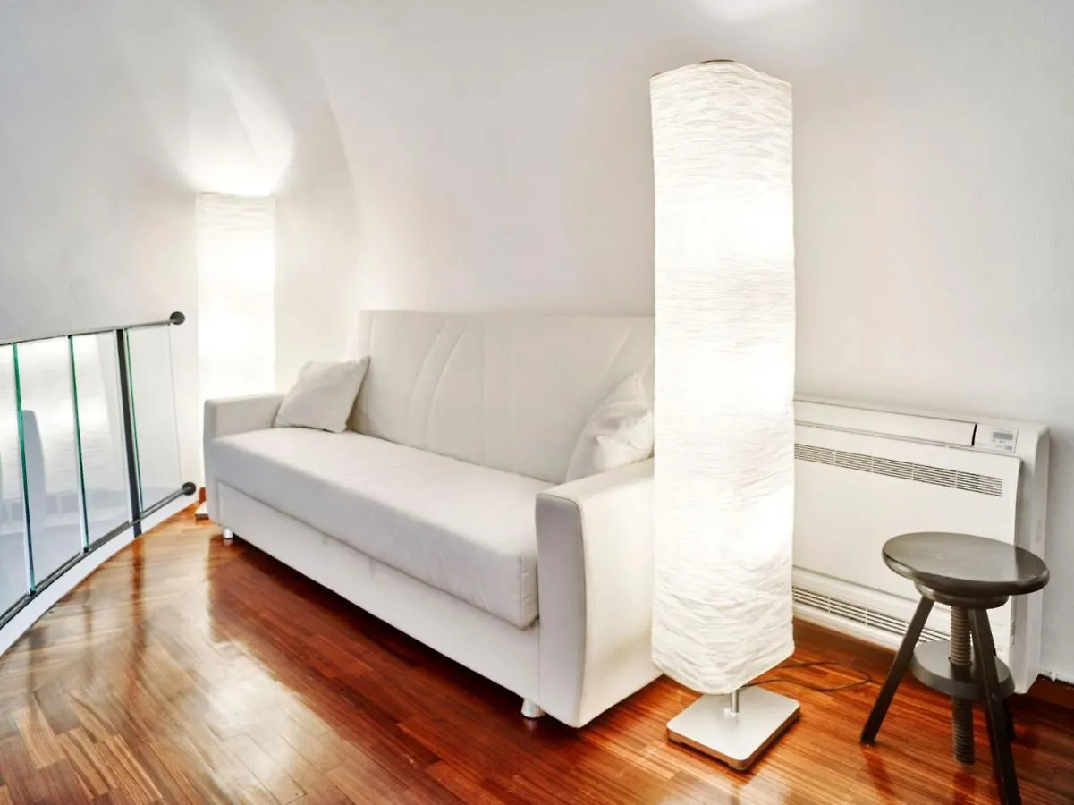 Splendid Apartment In The Historic Center Milaan 0*,  Italië
